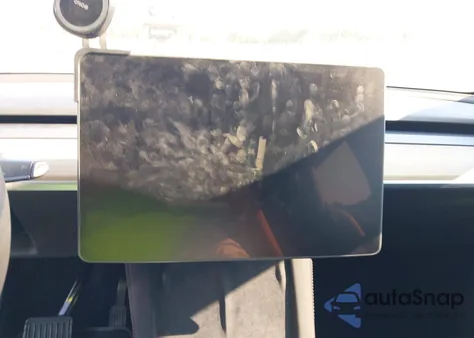 2022 Tesla Model Y Long Range Dual Motor All-Wheel Drive z USA, uszkodzony, nr VIN 7SAYGDEE8NA018670